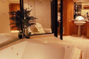 Sybaris Pool Suites Mequon Brown Deer Luaran gambar